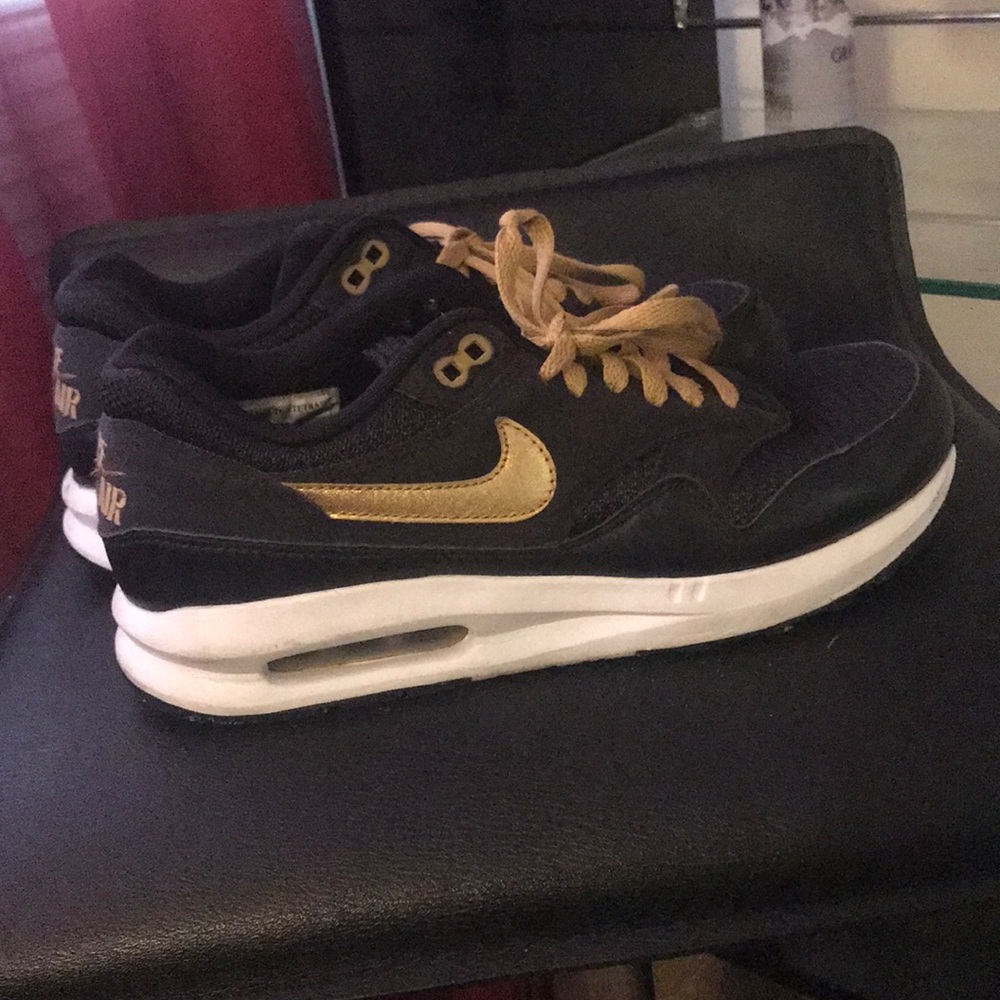 Shoes-size7:5